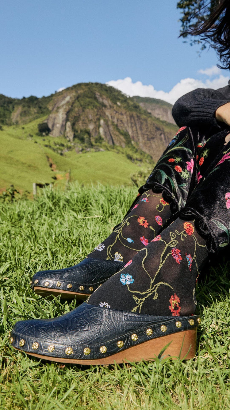 farm rio embossed wedge clog